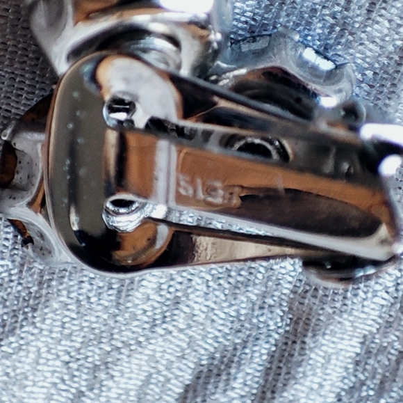 Aurora Borealis Blue Round Vintage Crystal Clip Earrings Prong Set Signed WEISS? - Picture 9 of 11